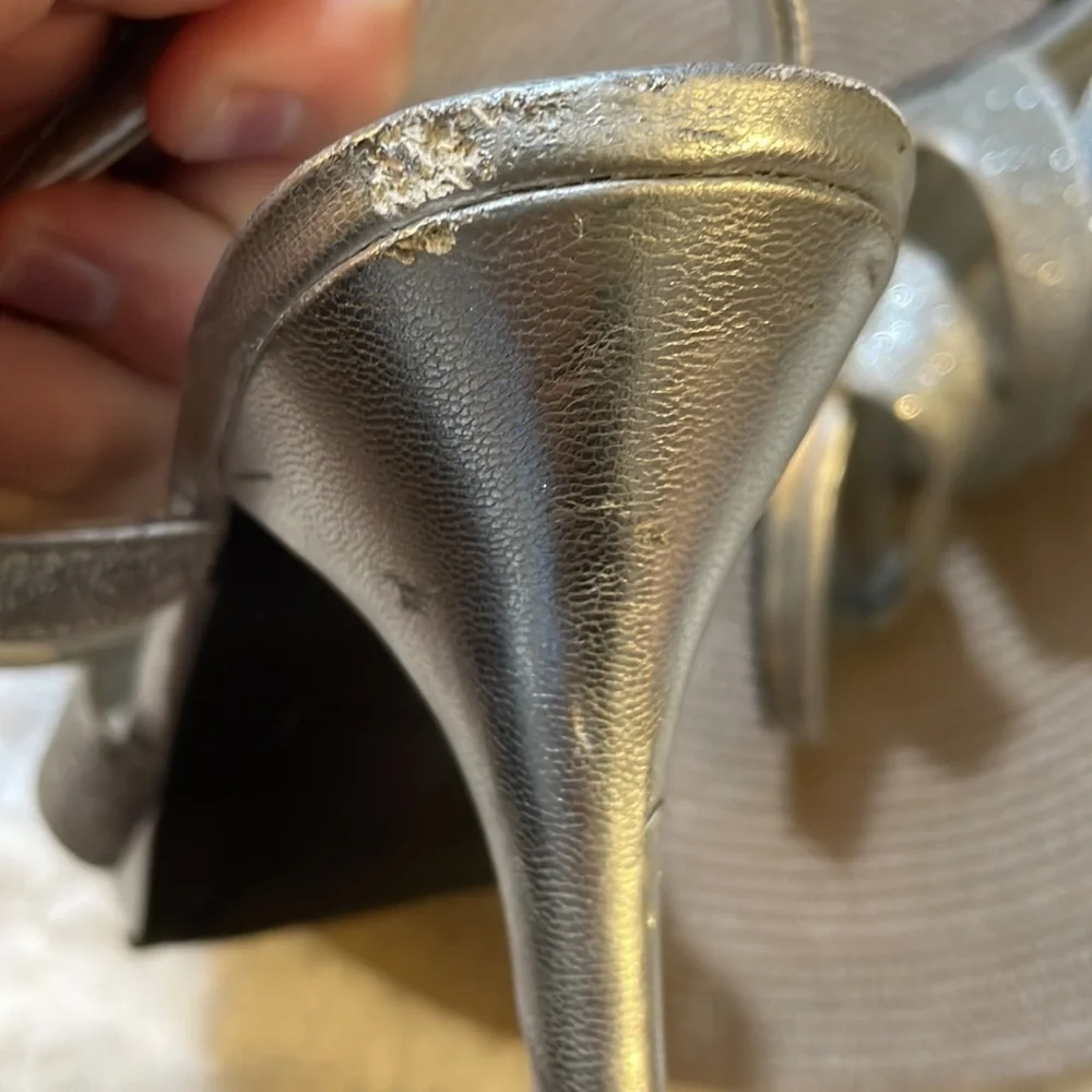 Apt. 9 Silver Heels‎